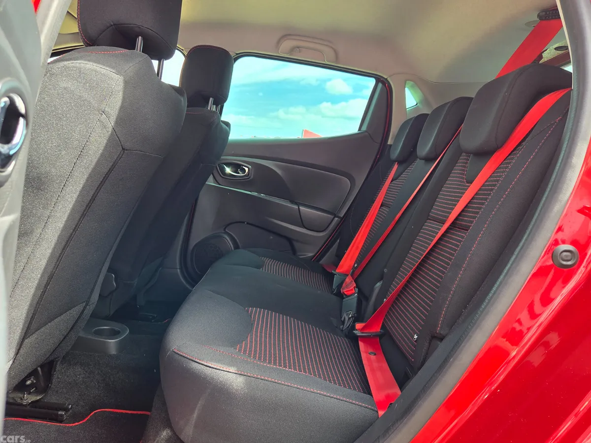 Renault Clio Hatchback, Petrol, 2014, Red