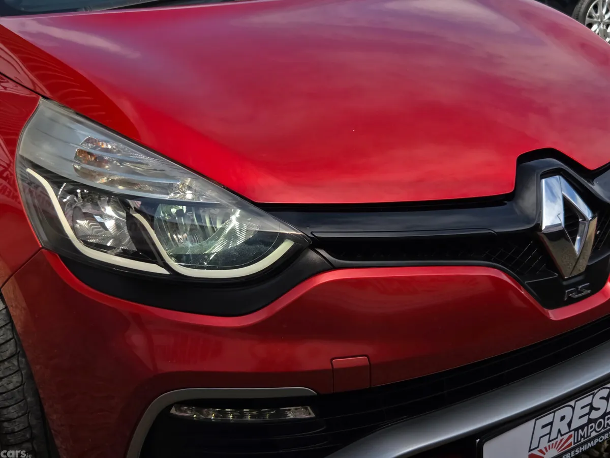 Renault Clio Hatchback, Petrol, 2014, Red