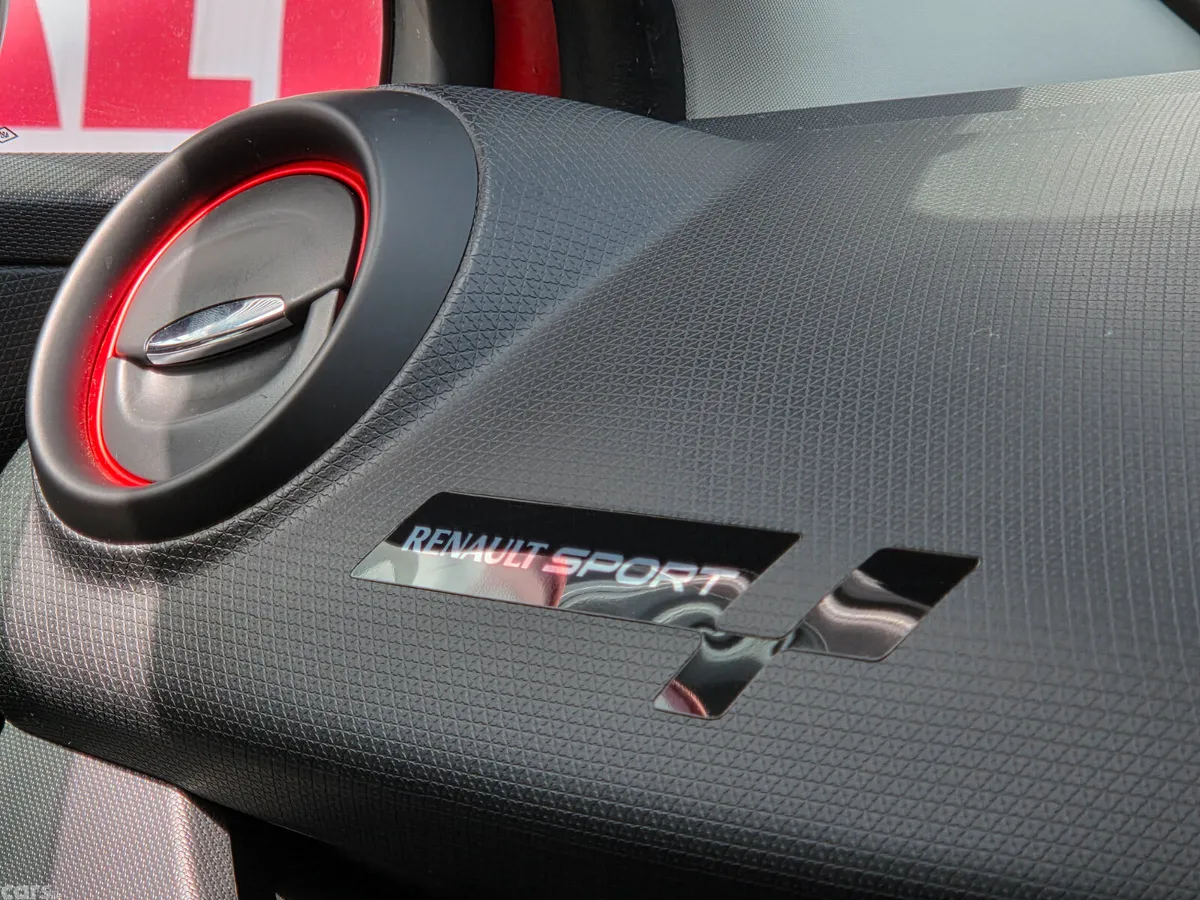 Renault Clio Hatchback, Petrol, 2014, Red