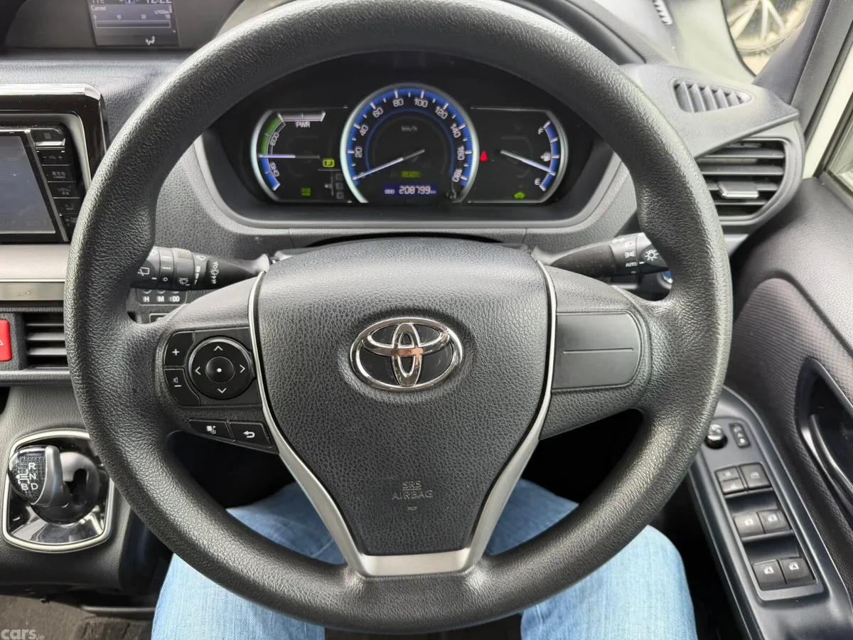 Toyota Voxy MPV, Petrol Hybrid, 2016, White