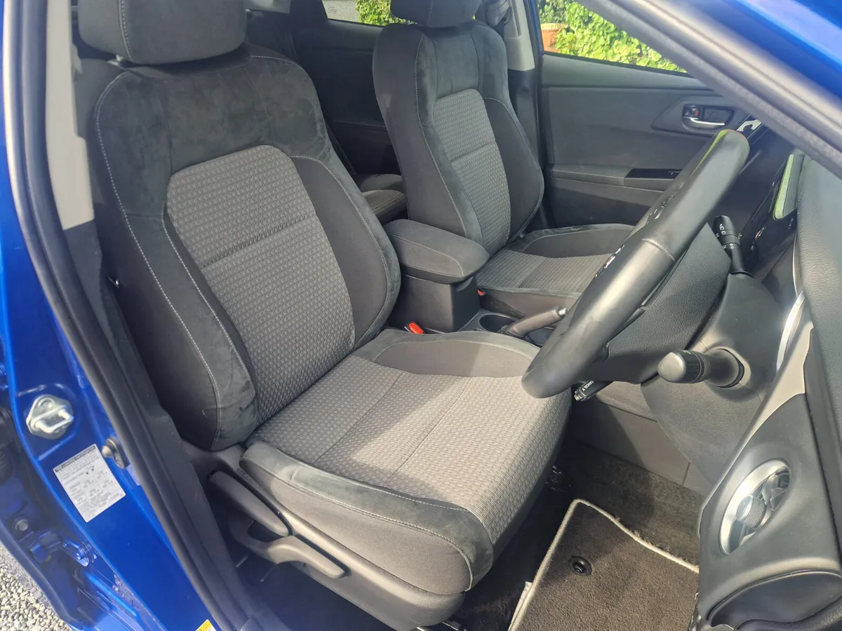 Toyota Auris Hatchback, Petrol Hybrid, 2018, Blue