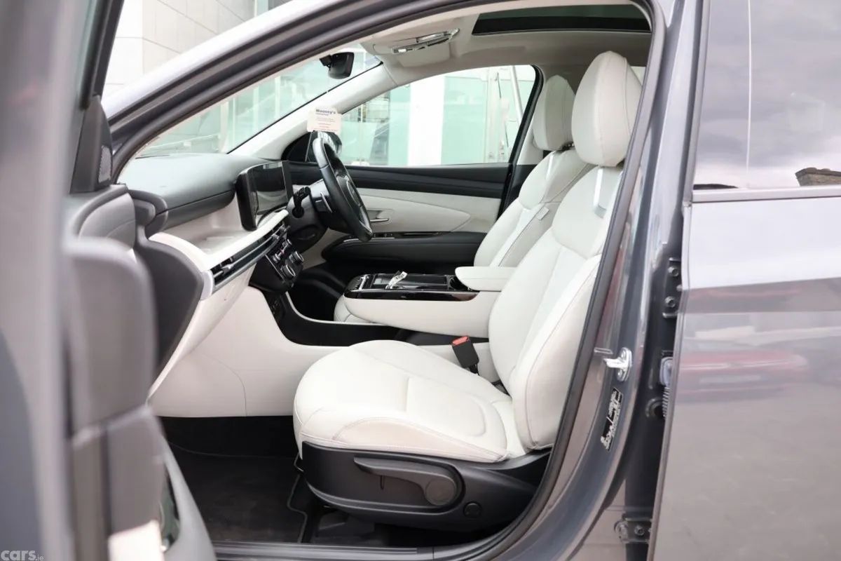 Hyundai Tucson SUV, Petrol Plug-in Hybrid, 2025, Grey