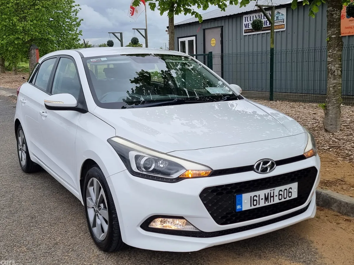Hyundai i20 Hatchback, Diesel, 2016, White