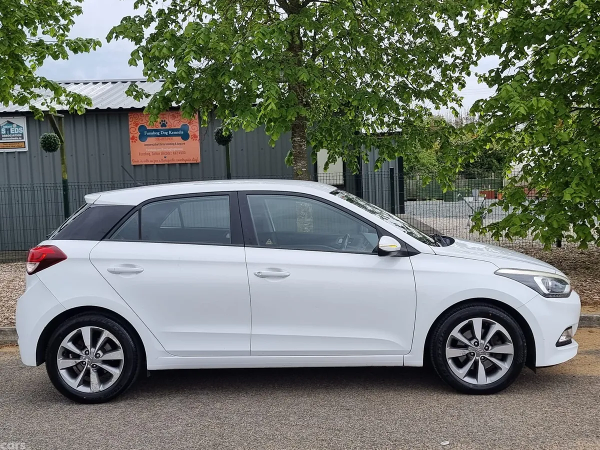 Hyundai i20 Hatchback, Diesel, 2016, White