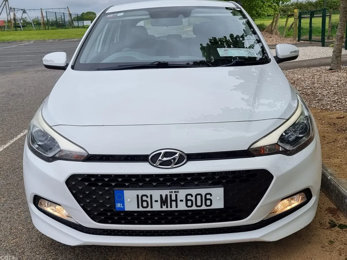 Hyundai i20 Hatchback, Diesel, 2016, White