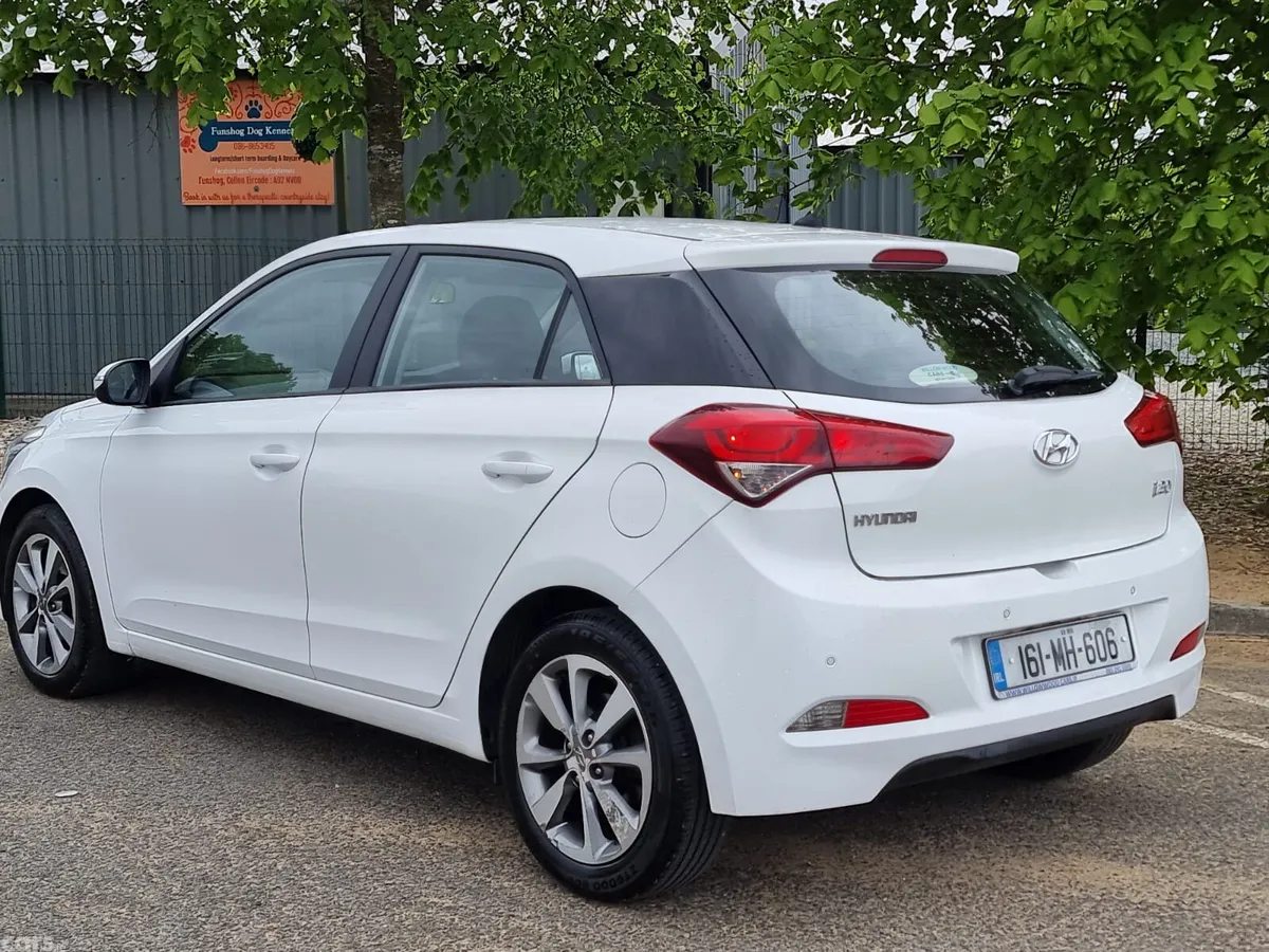 Hyundai i20 Hatchback, Diesel, 2016, White
