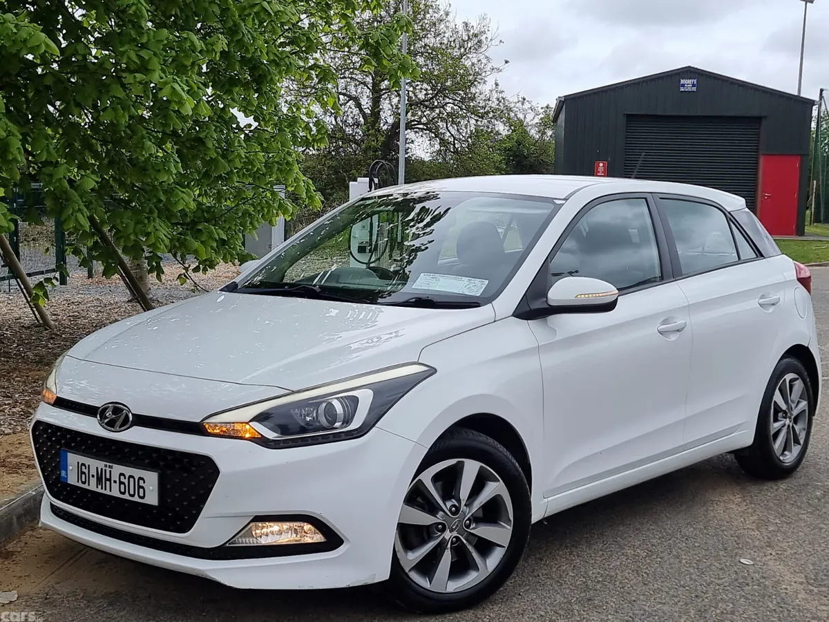 Hyundai i20 Hatchback, Diesel, 2016, White
