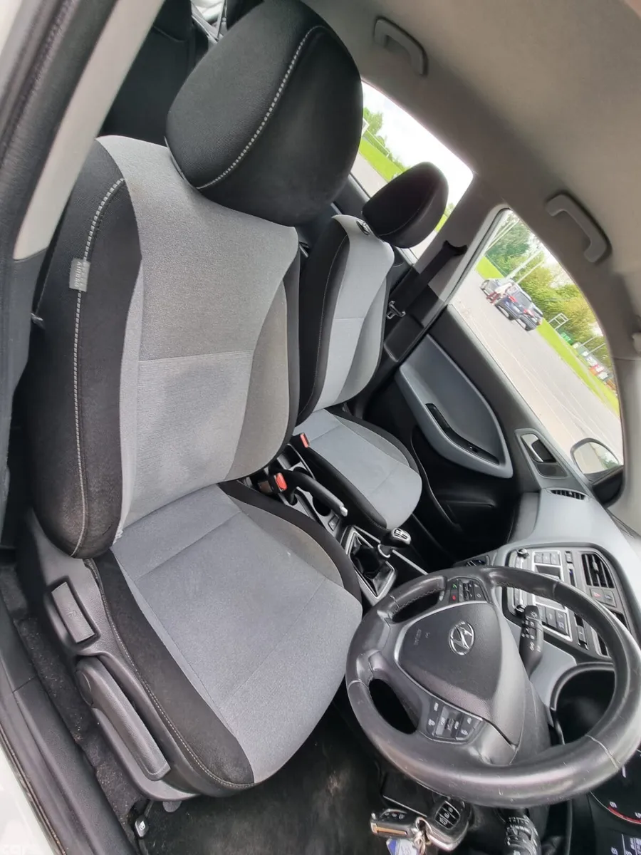 Hyundai i20 Hatchback, Diesel, 2016, White