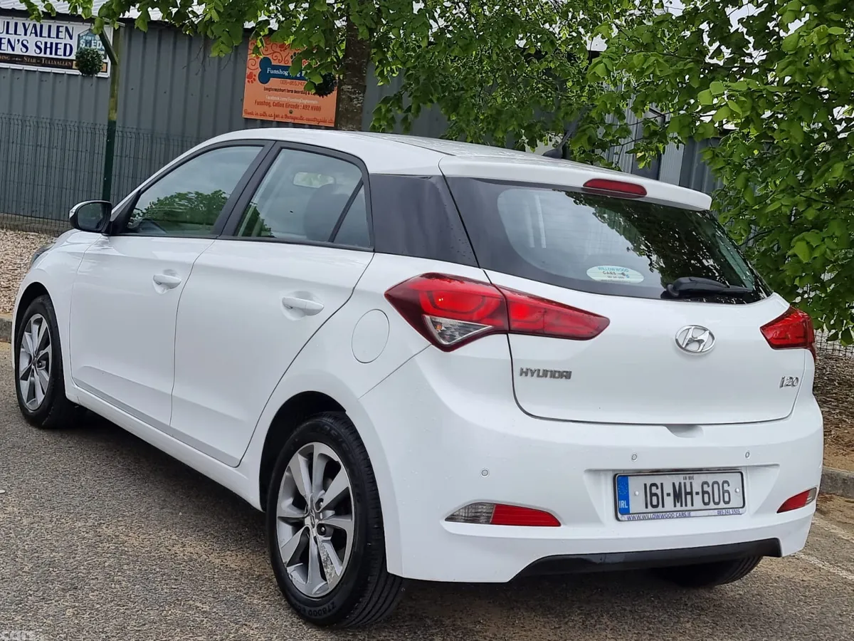 Hyundai i20 Hatchback, Diesel, 2016, White