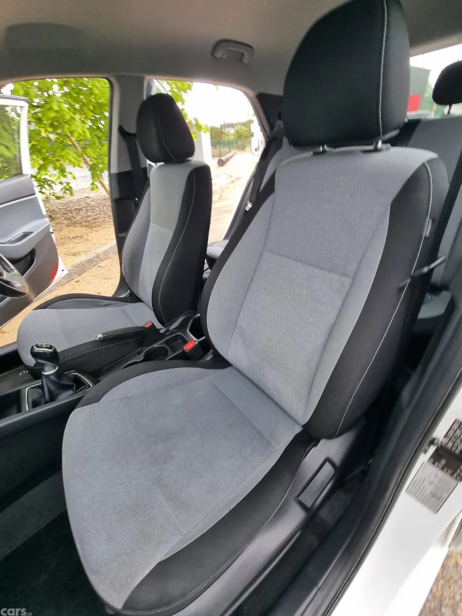 Hyundai i20 Hatchback, Diesel, 2016, White