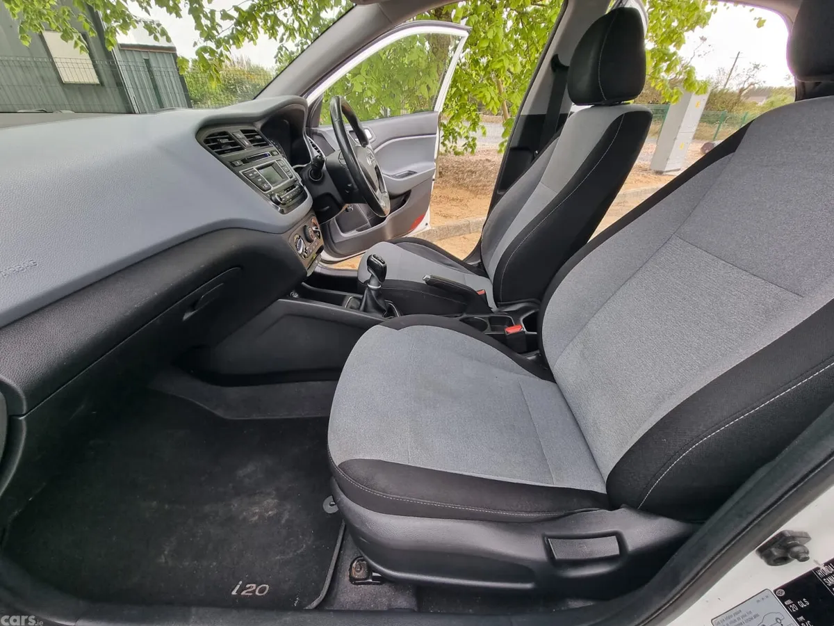 Hyundai i20 Hatchback, Diesel, 2016, White