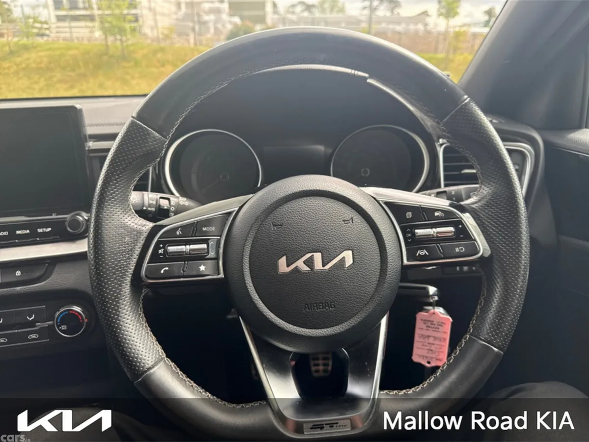 Kia Ceed Hatchback, Diesel Hybrid, 2024, White