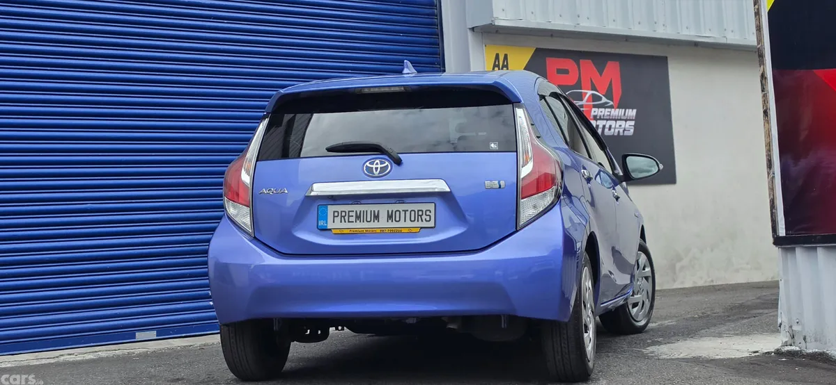 Toyota Aqua Hatchback, Petrol Hybrid, 2016, Blue