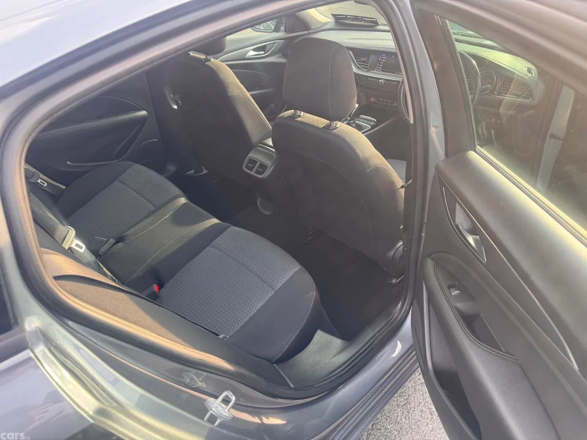 Opel Insignia Hatchback, Diesel, 2021, Grey