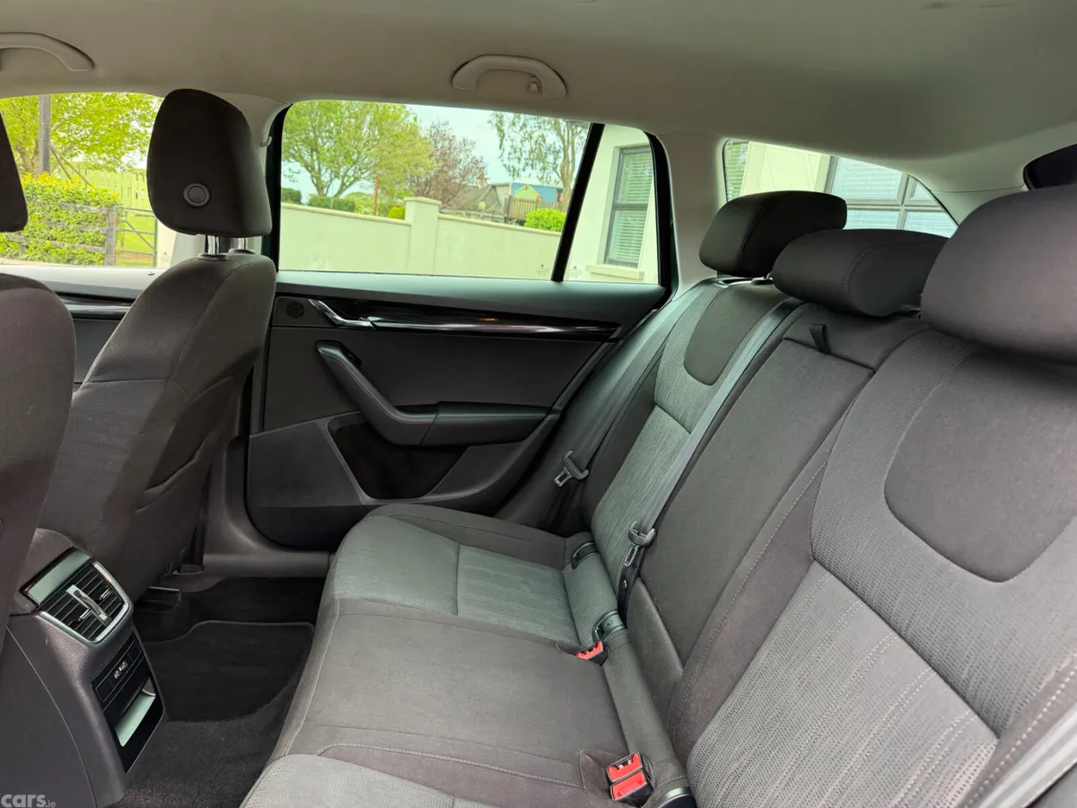 Skoda Octavia Estate, Petrol, 2018, Grey
