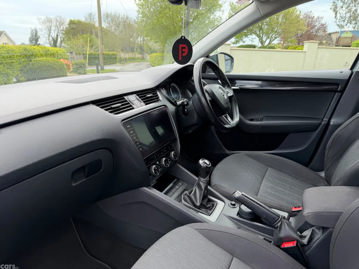 Skoda Octavia Estate, Petrol, 2018, Grey