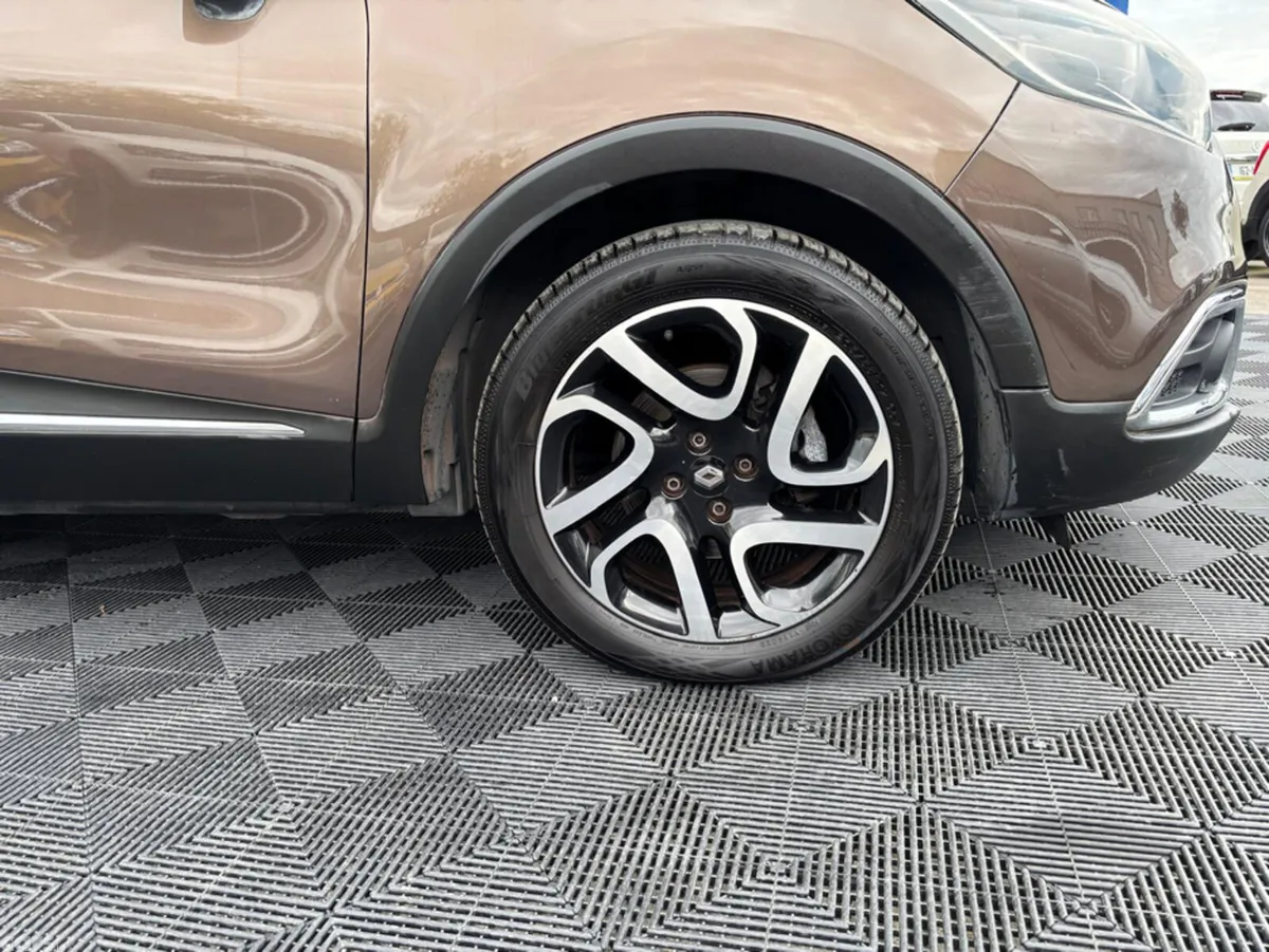 Renault Captur Hatchback, Petrol, 2014, Brown