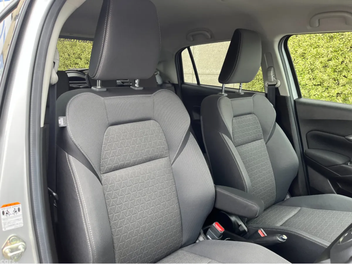 Suzuki Swift Hatchback, Petrol, 2023, Silver