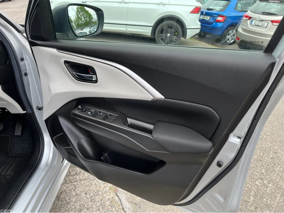 Suzuki Swift Hatchback, Petrol, 2023, Silver