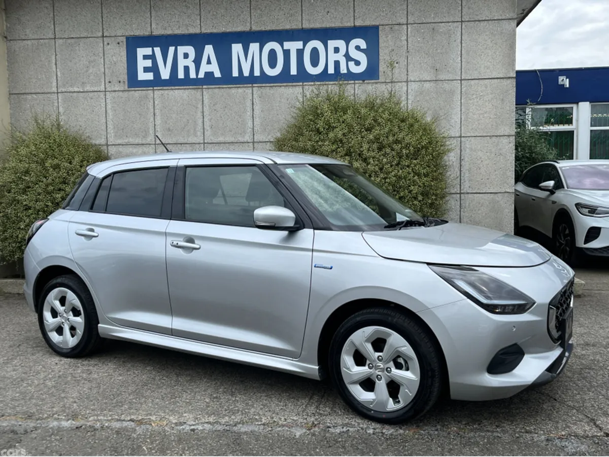 Suzuki Swift Hatchback, Petrol, 2023, Silver