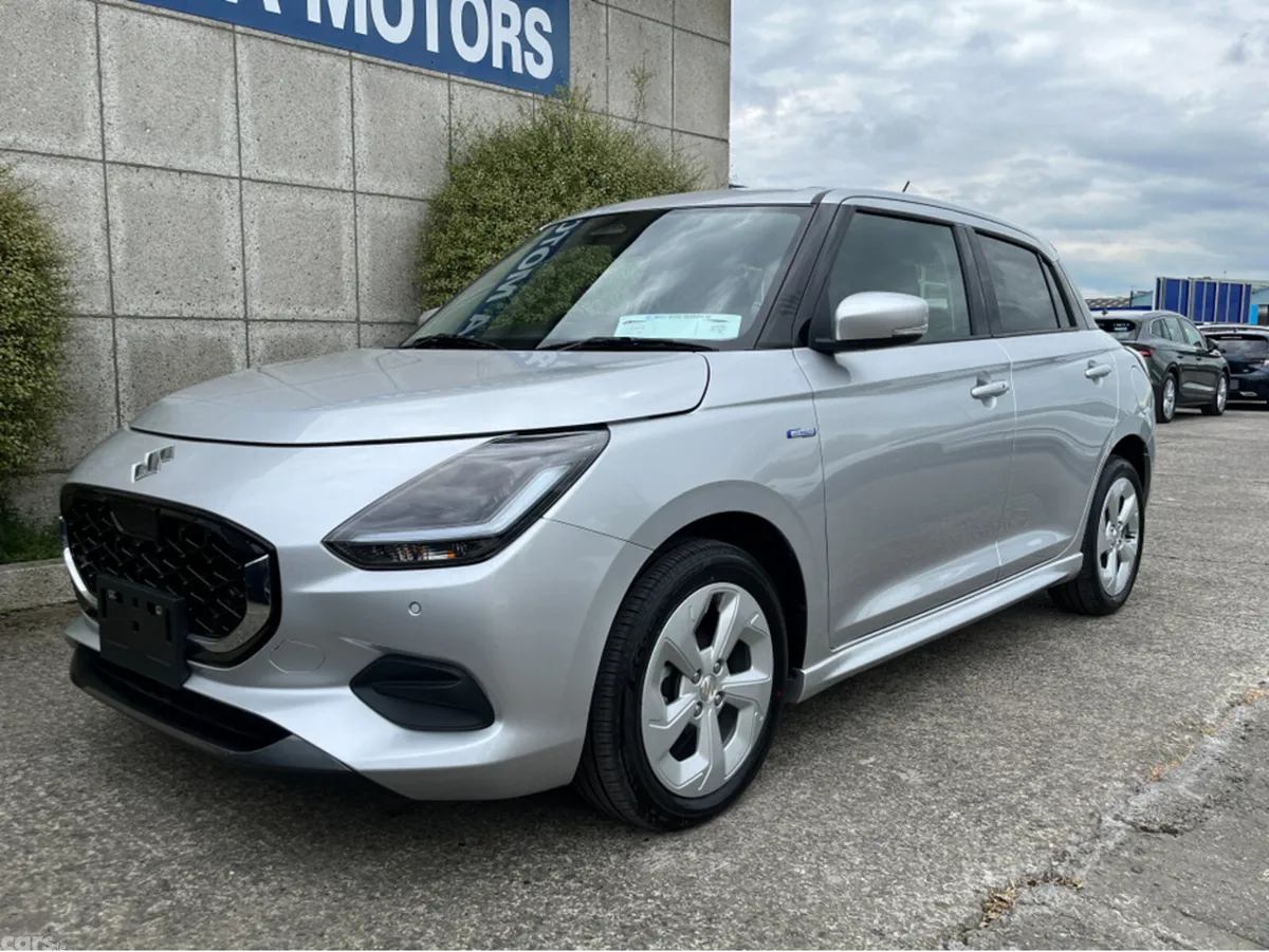 Suzuki Swift Hatchback, Petrol, 2023, Silver