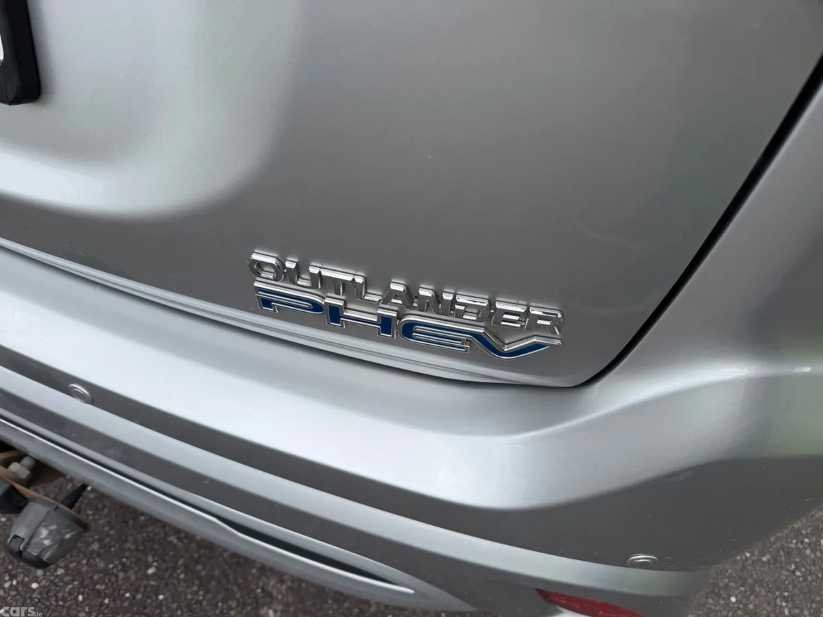 Mitsubishi Outlander SUV, Petrol Plug-in Hybrid, 2019, Silver