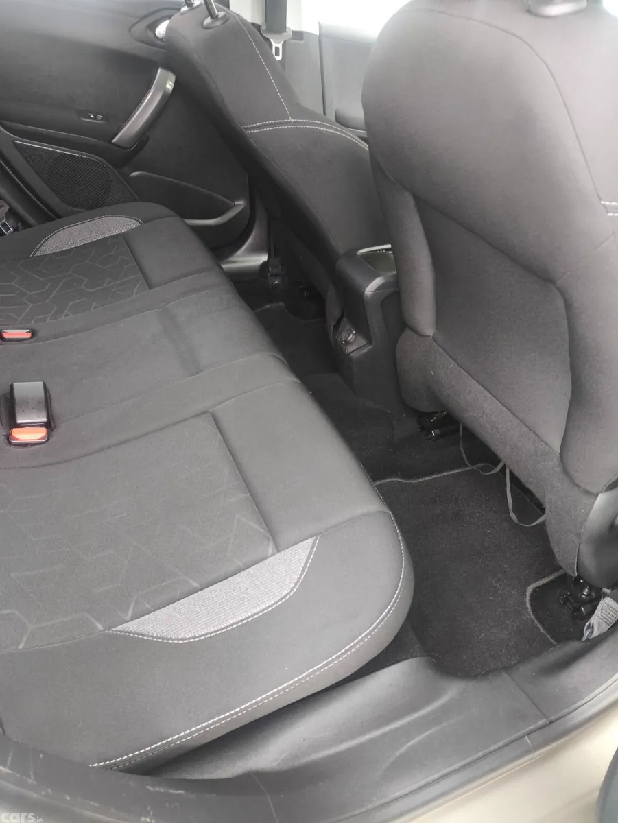 Peugeot 2008 Estate, Diesel, 2017, Grey