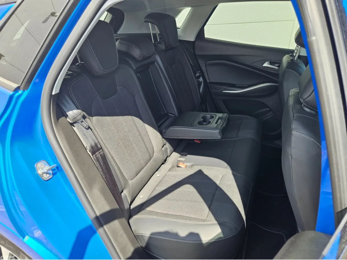 Opel Grandland MPV, Petrol Plug-in Hybrid, 2024, Blue
