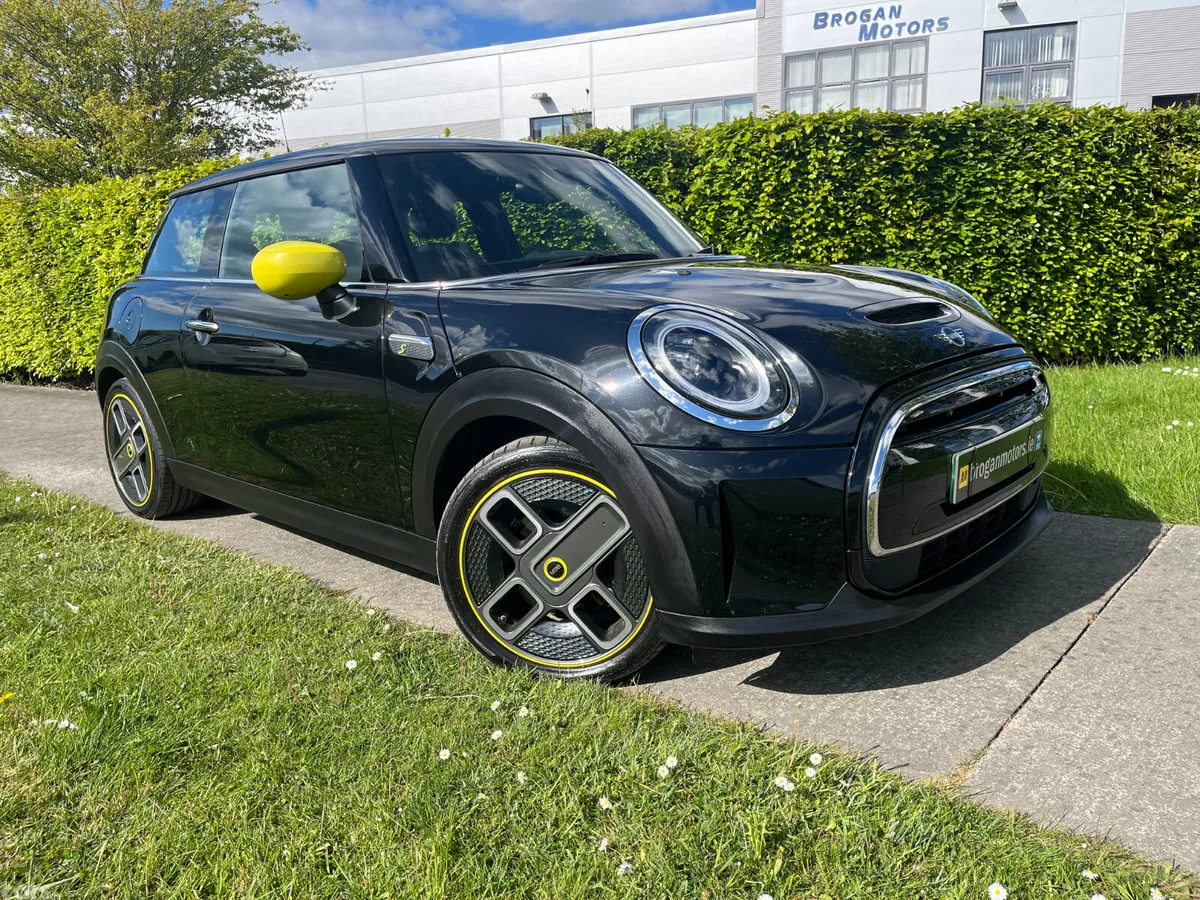 Mini Electric Hatchback, Electric, 2022, Black