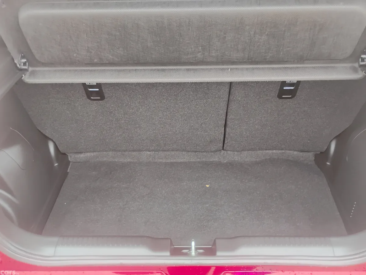 Suzuki Swift Hatchback, Petrol, 2017, Red