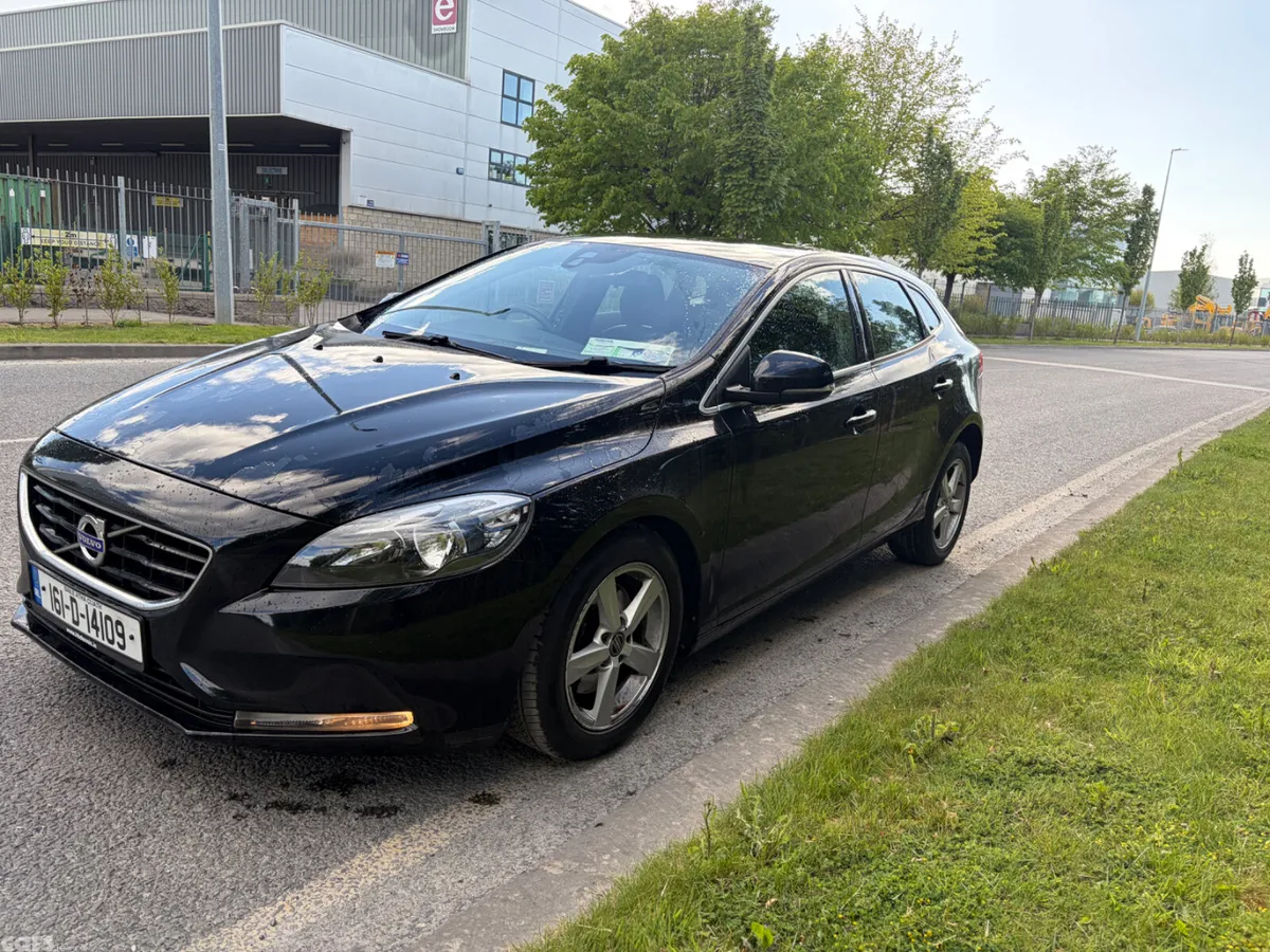 Volvo V40 Hatchback, Diesel, 2016, Black