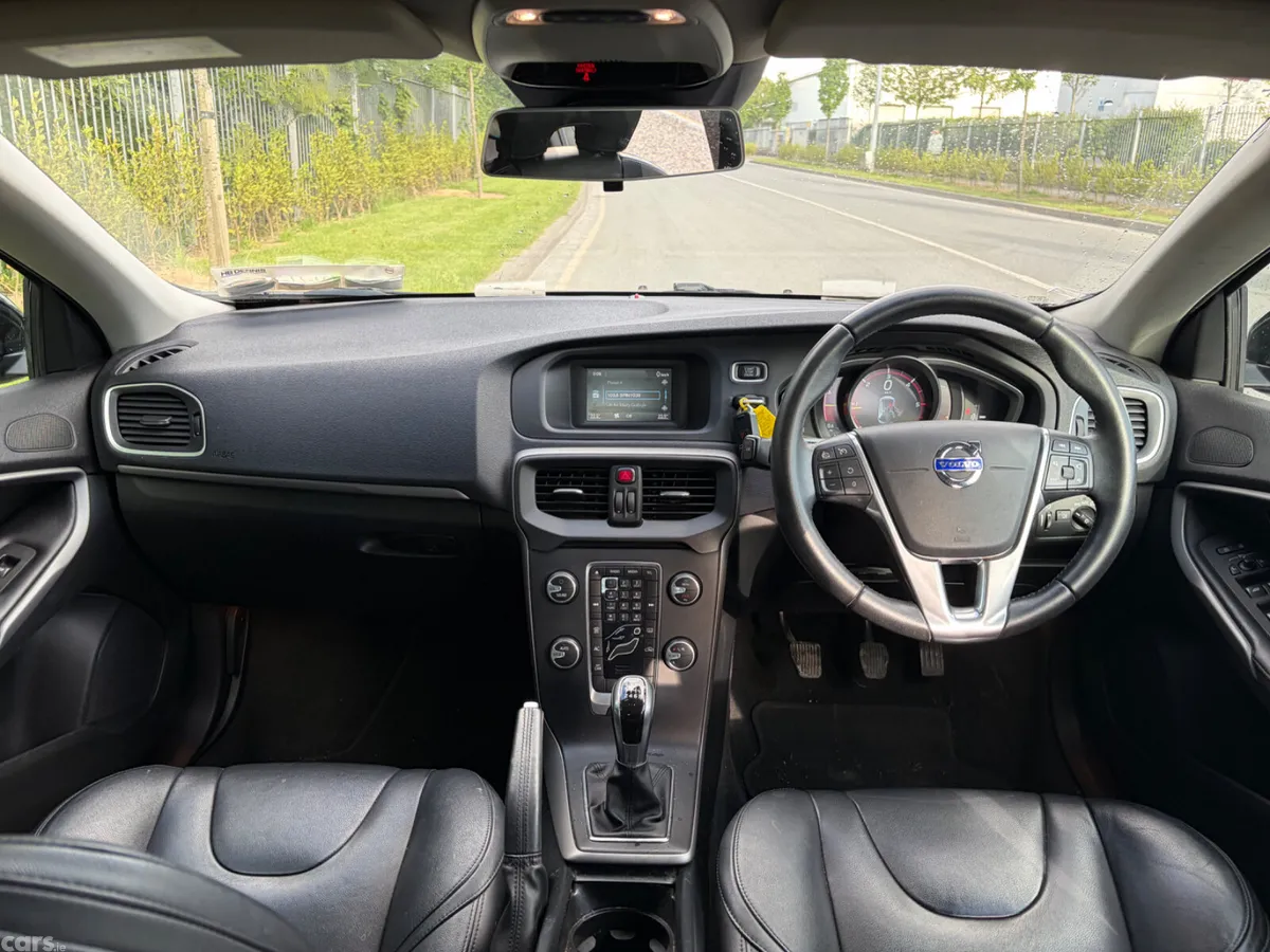 Volvo V40 Hatchback, Diesel, 2016, Black