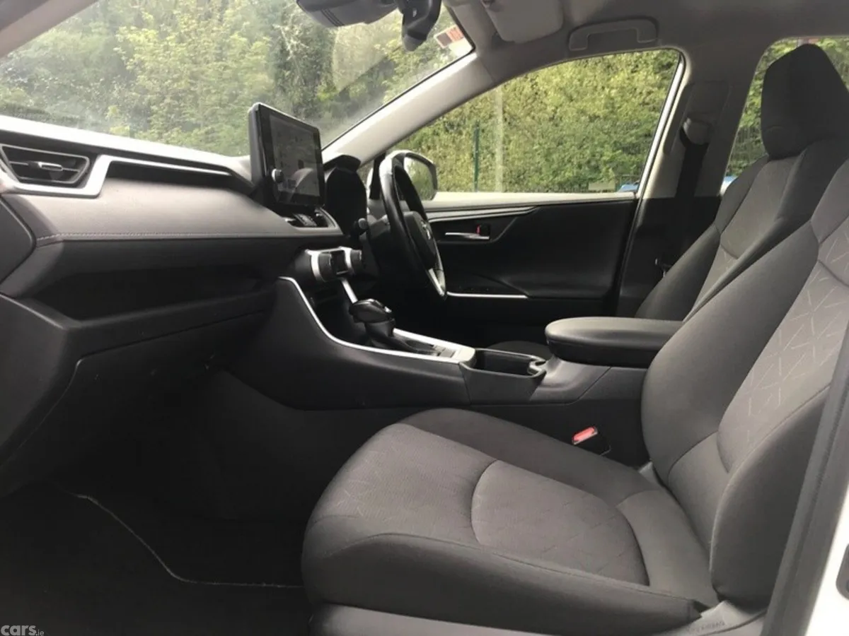 Toyota RAV4 SUV, Petrol Hybrid, 2023, White