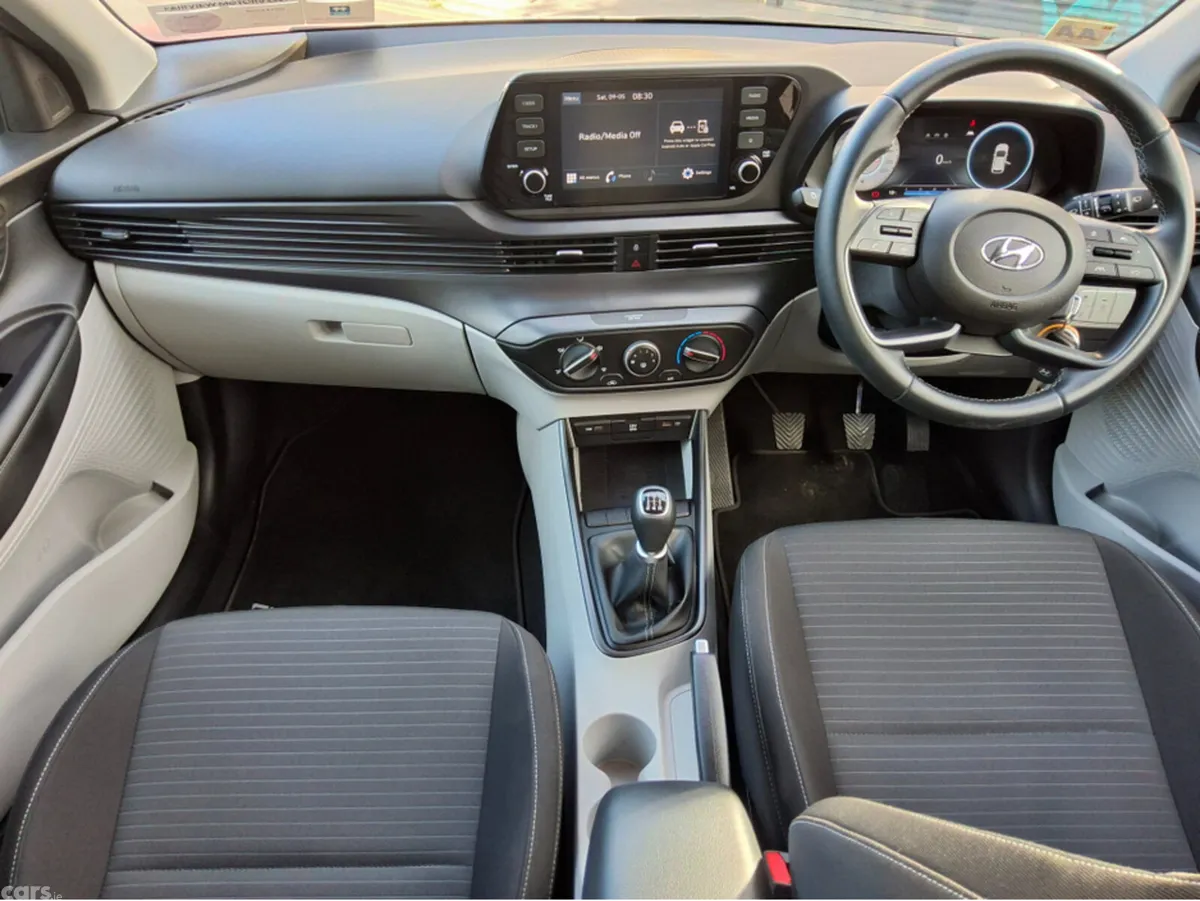 Hyundai i20 Hatchback, Petrol, 2023, Blue
