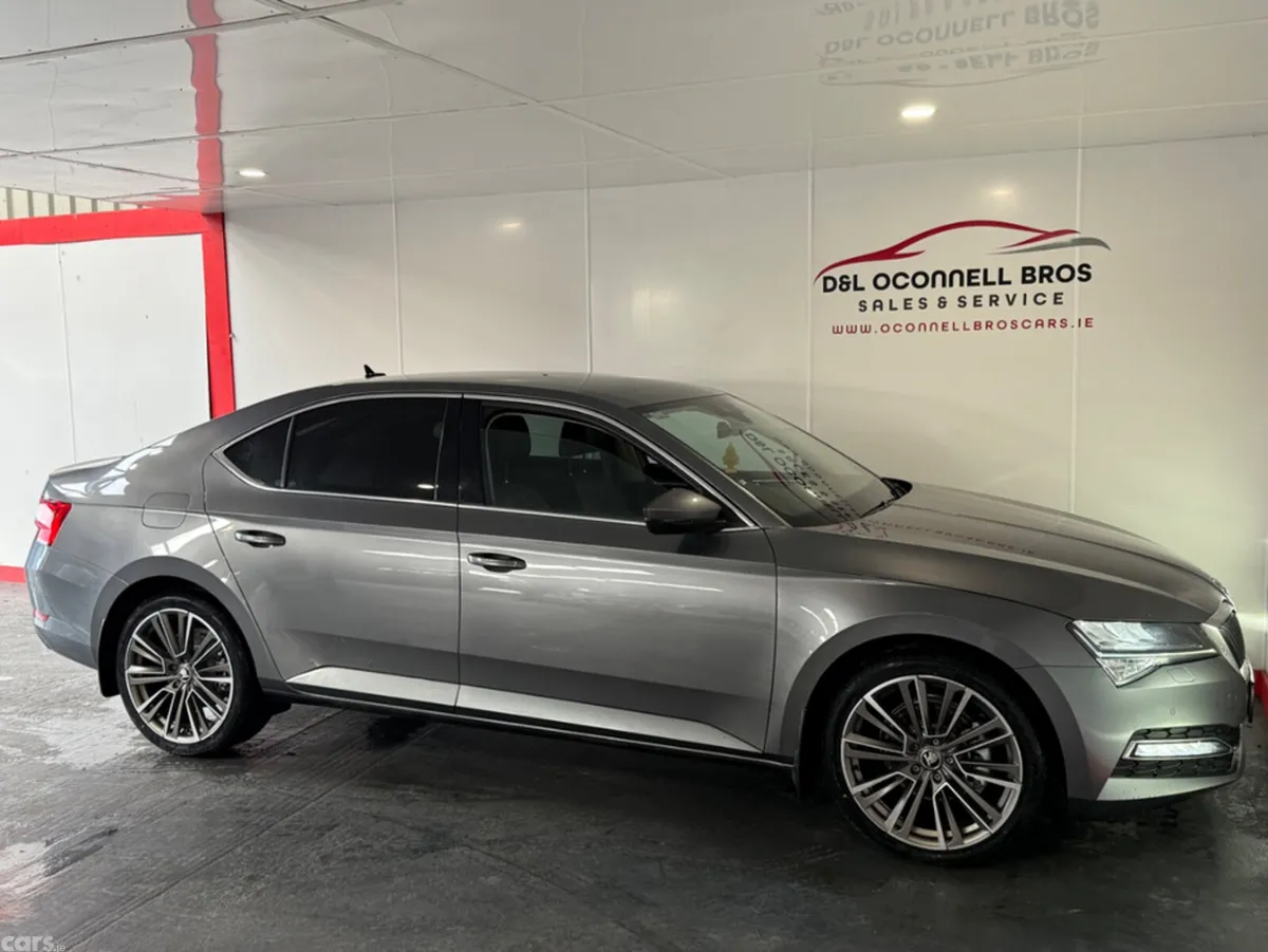 Skoda Superb Hatchback, Diesel, 2023, Grey