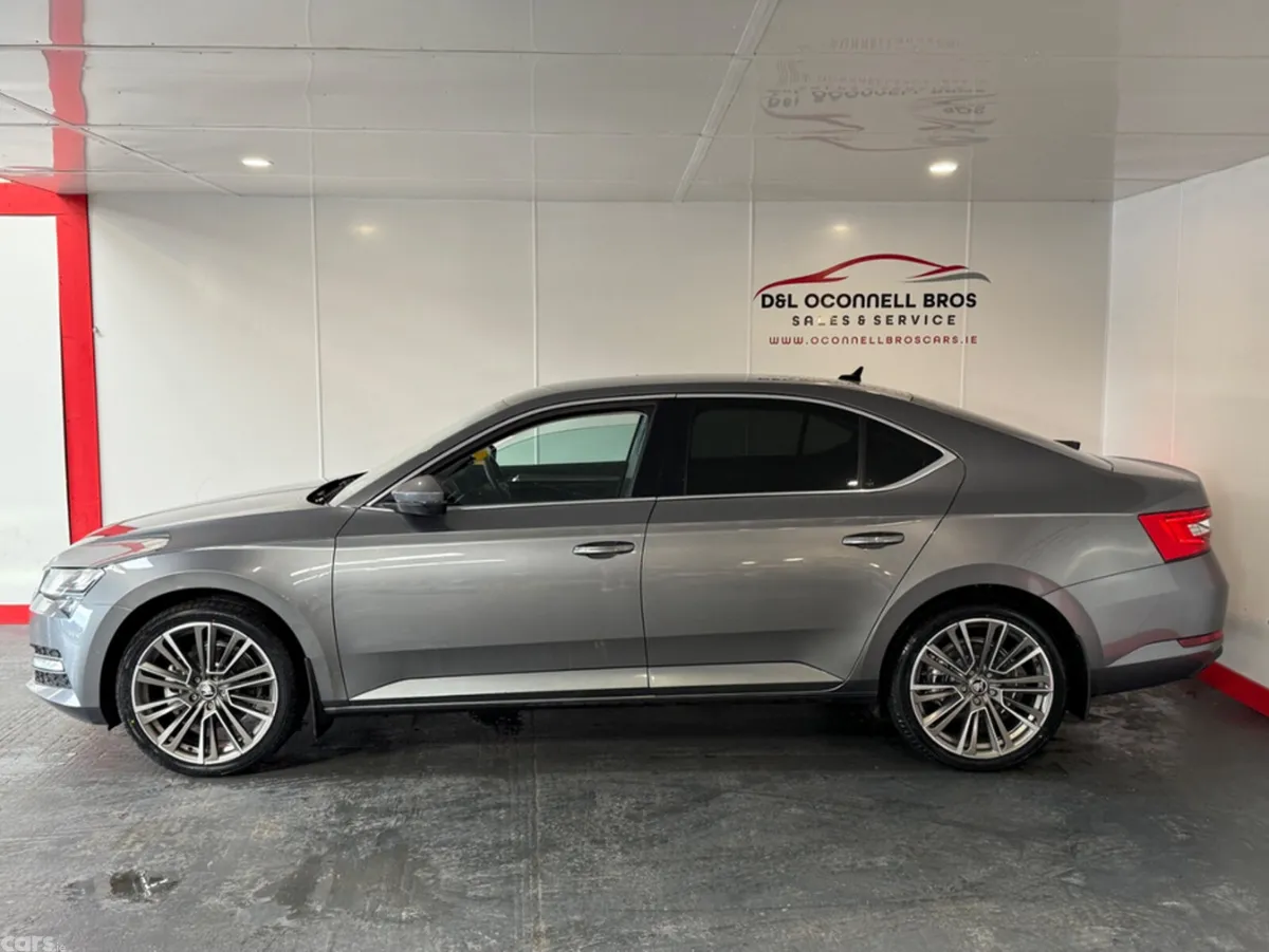 Skoda Superb Hatchback, Diesel, 2023, Grey