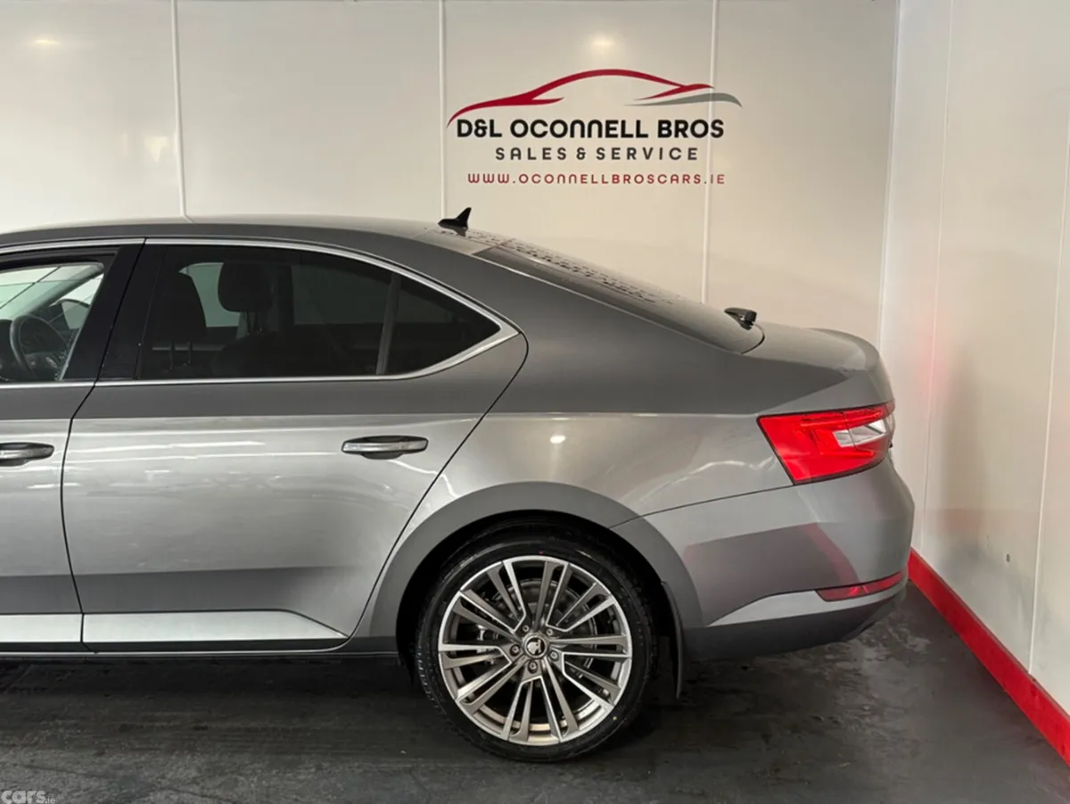 Skoda Superb Hatchback, Diesel, 2023, Grey