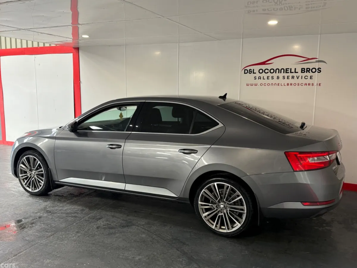 Skoda Superb Hatchback, Diesel, 2023, Grey