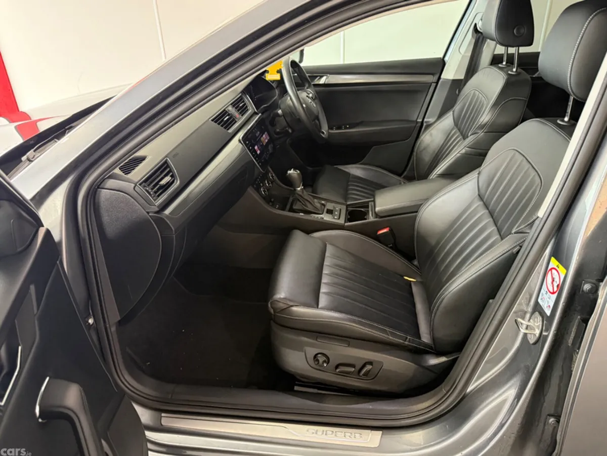 Skoda Superb Hatchback, Diesel, 2023, Grey