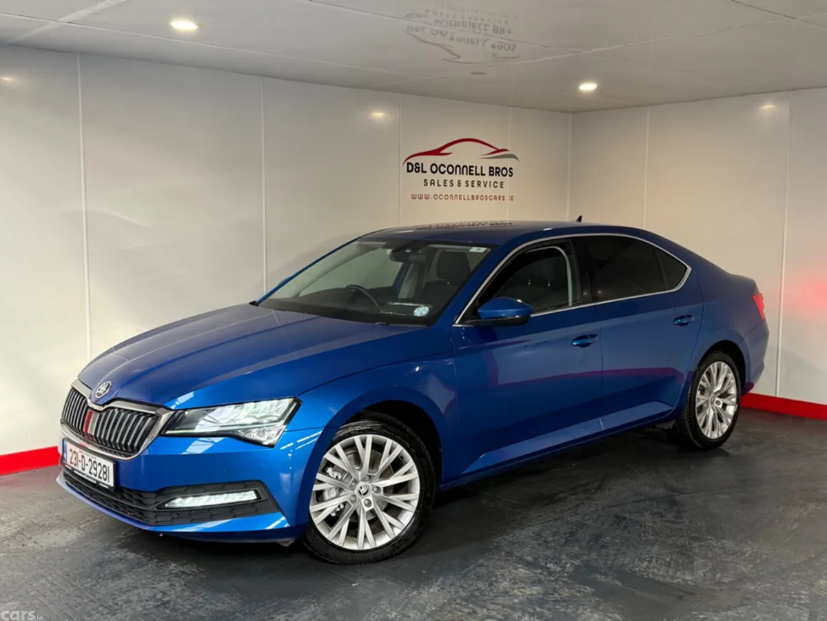 Skoda Superb Hatchback, Diesel, 2023, Blue