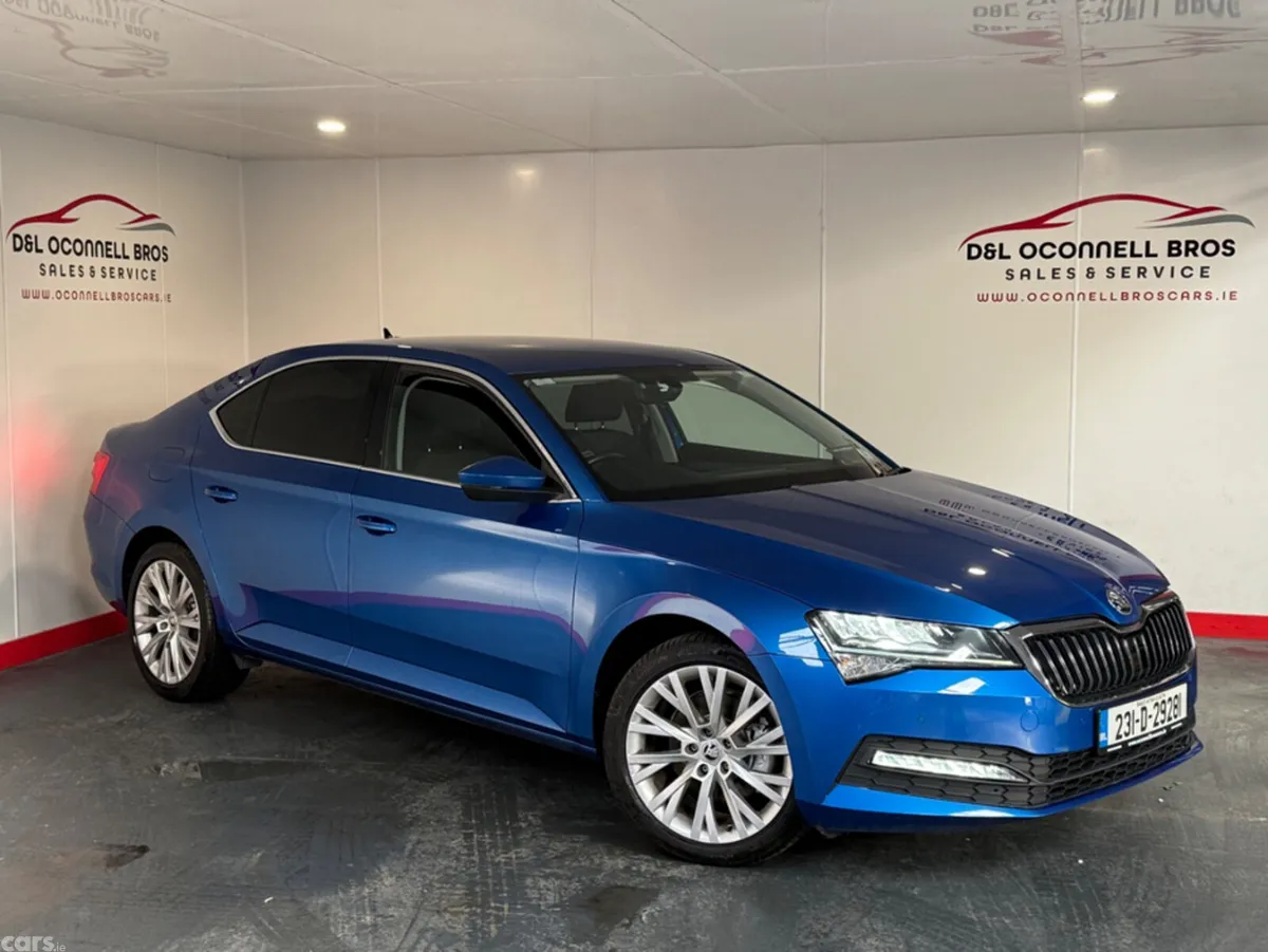 Skoda Superb Hatchback, Diesel, 2023, Blue