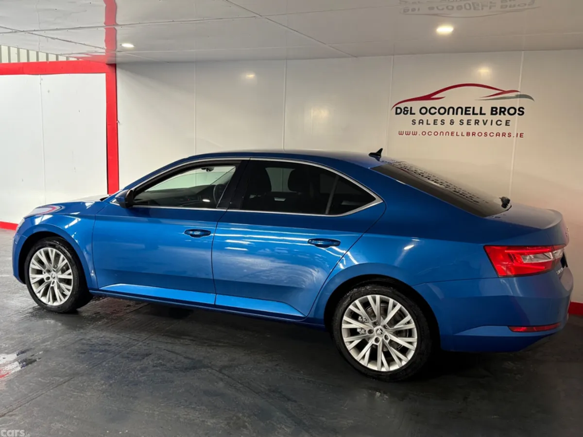 Skoda Superb Hatchback, Diesel, 2023, Blue