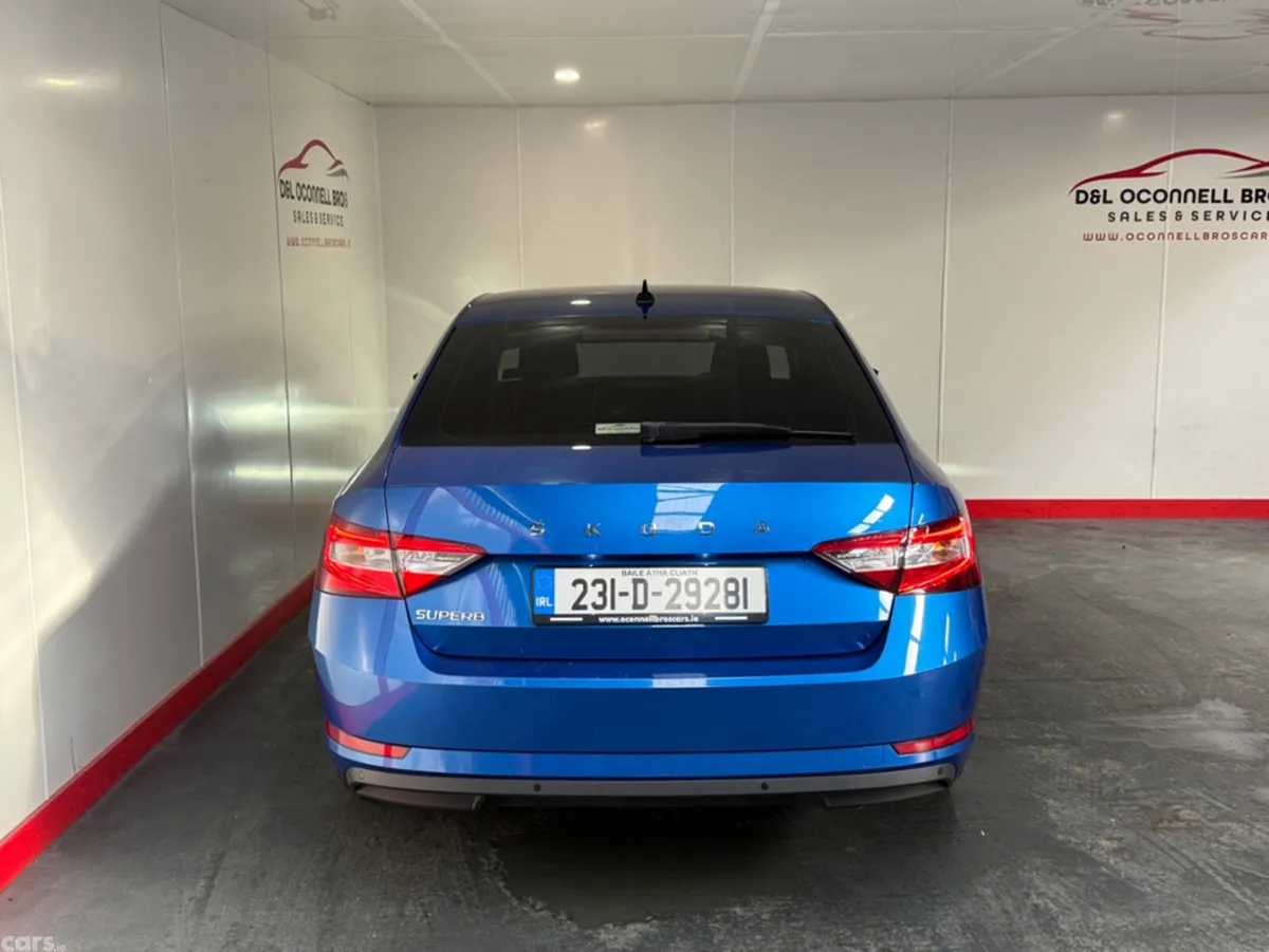 Skoda Superb Hatchback, Diesel, 2023, Blue