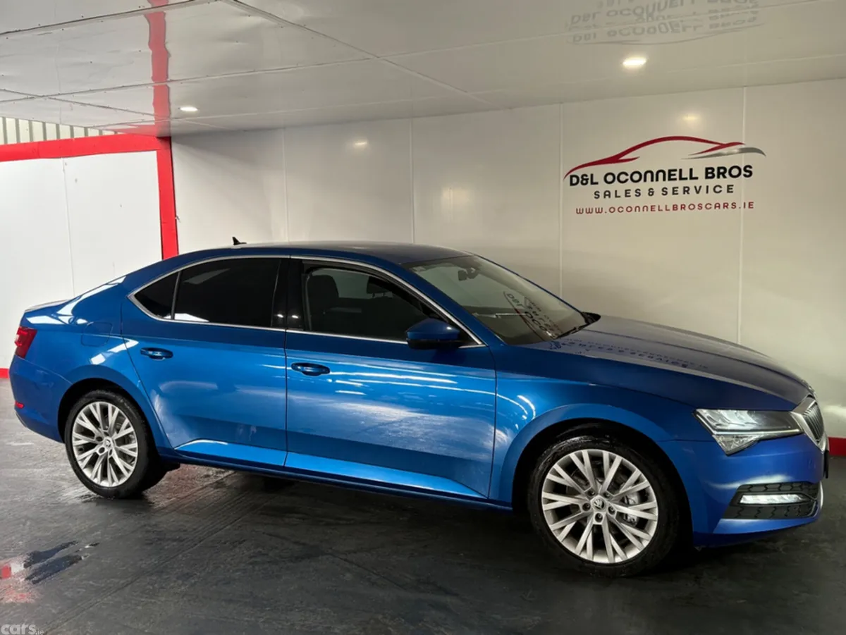 Skoda Superb Hatchback, Diesel, 2023, Blue