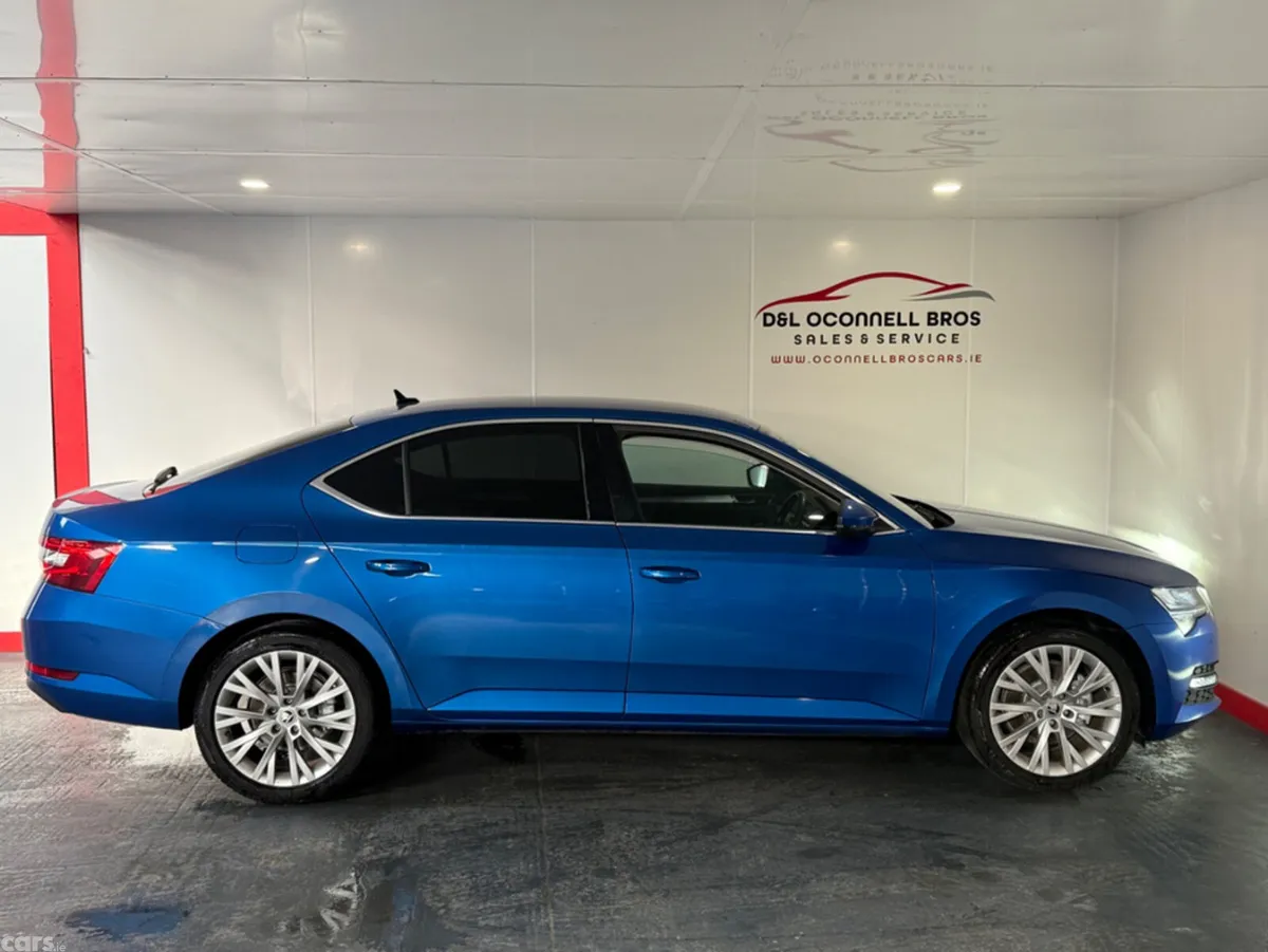 Skoda Superb Hatchback, Diesel, 2023, Blue