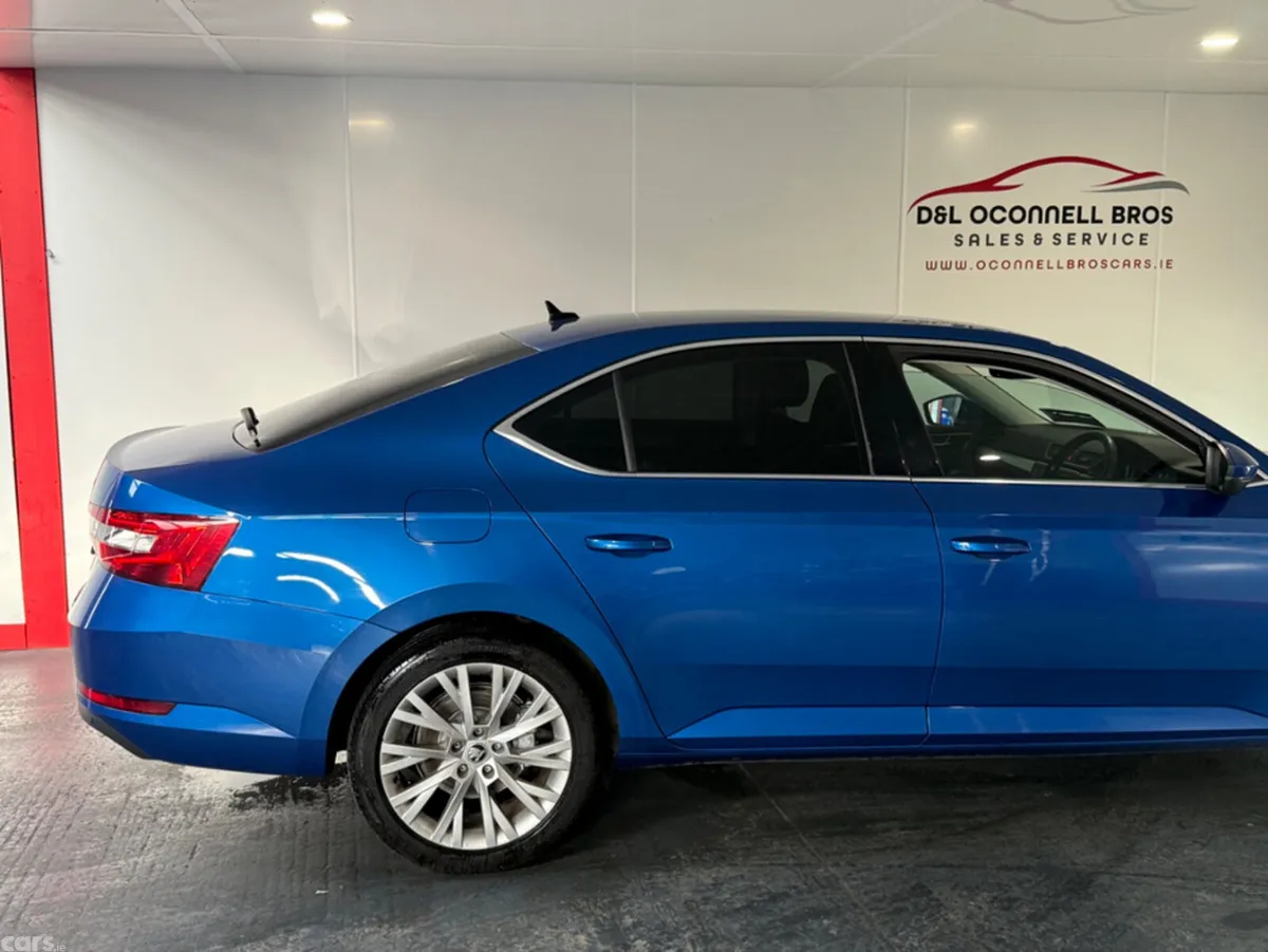 Skoda Superb Hatchback, Diesel, 2023, Blue
