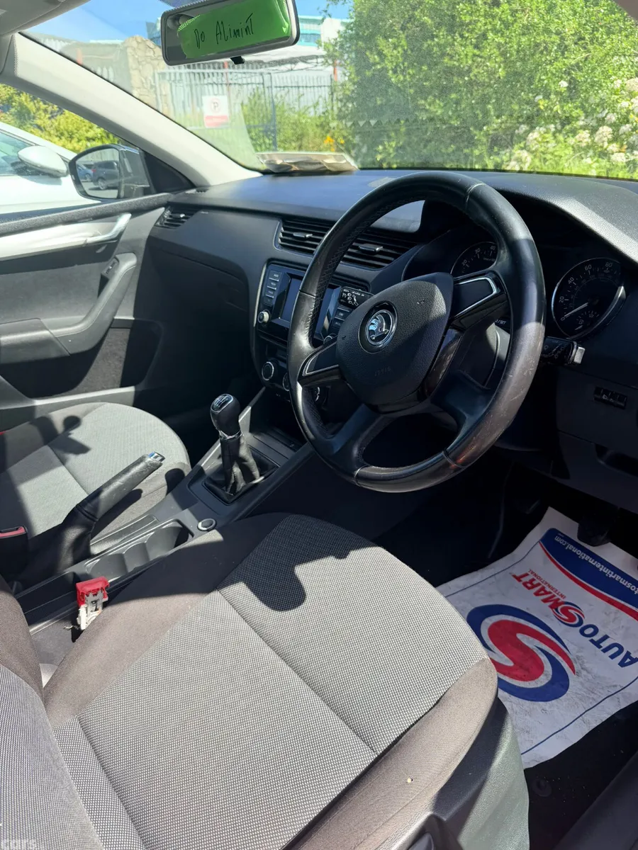 Skoda Octavia Hatchback, Petrol, 2013, Red