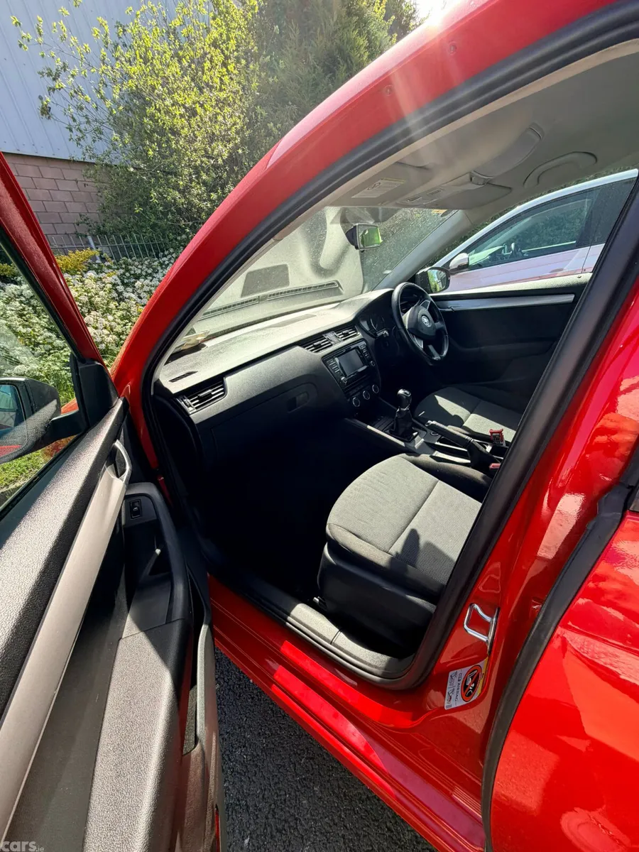 Skoda Octavia Hatchback, Petrol, 2013, Red
