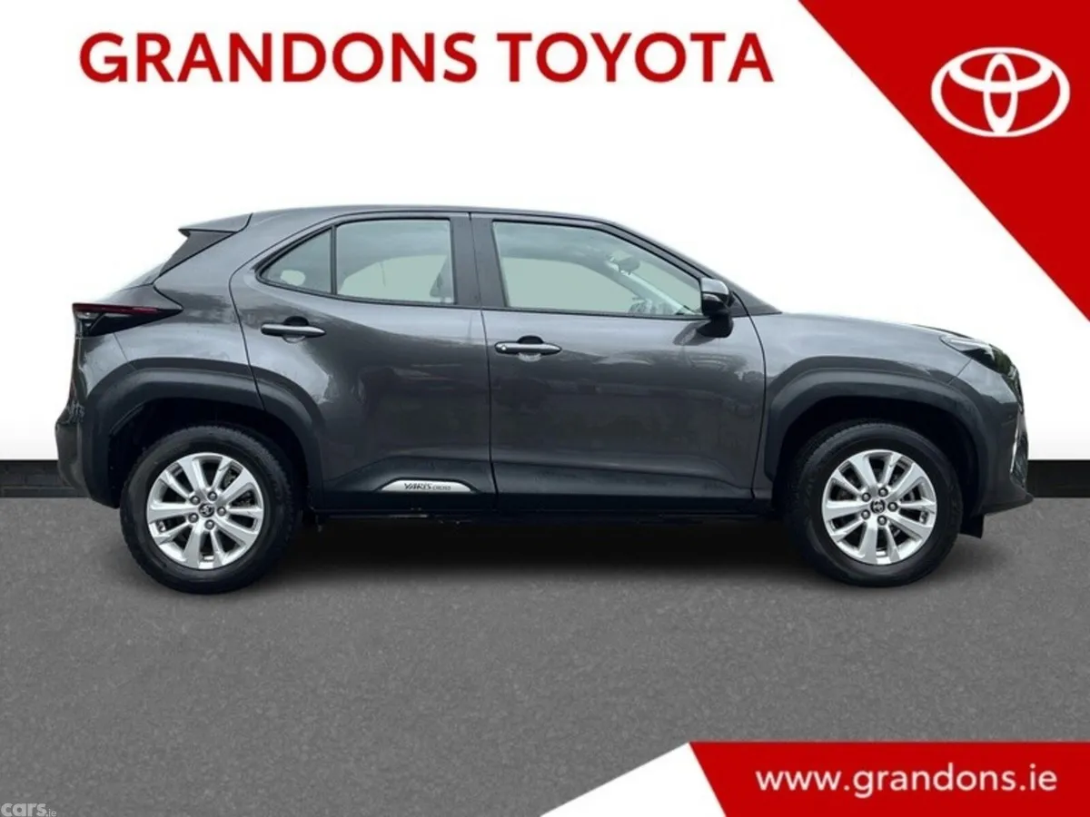 Toyota Yaris Cross Hatchback, Petrol Hybrid, 2024, Grey