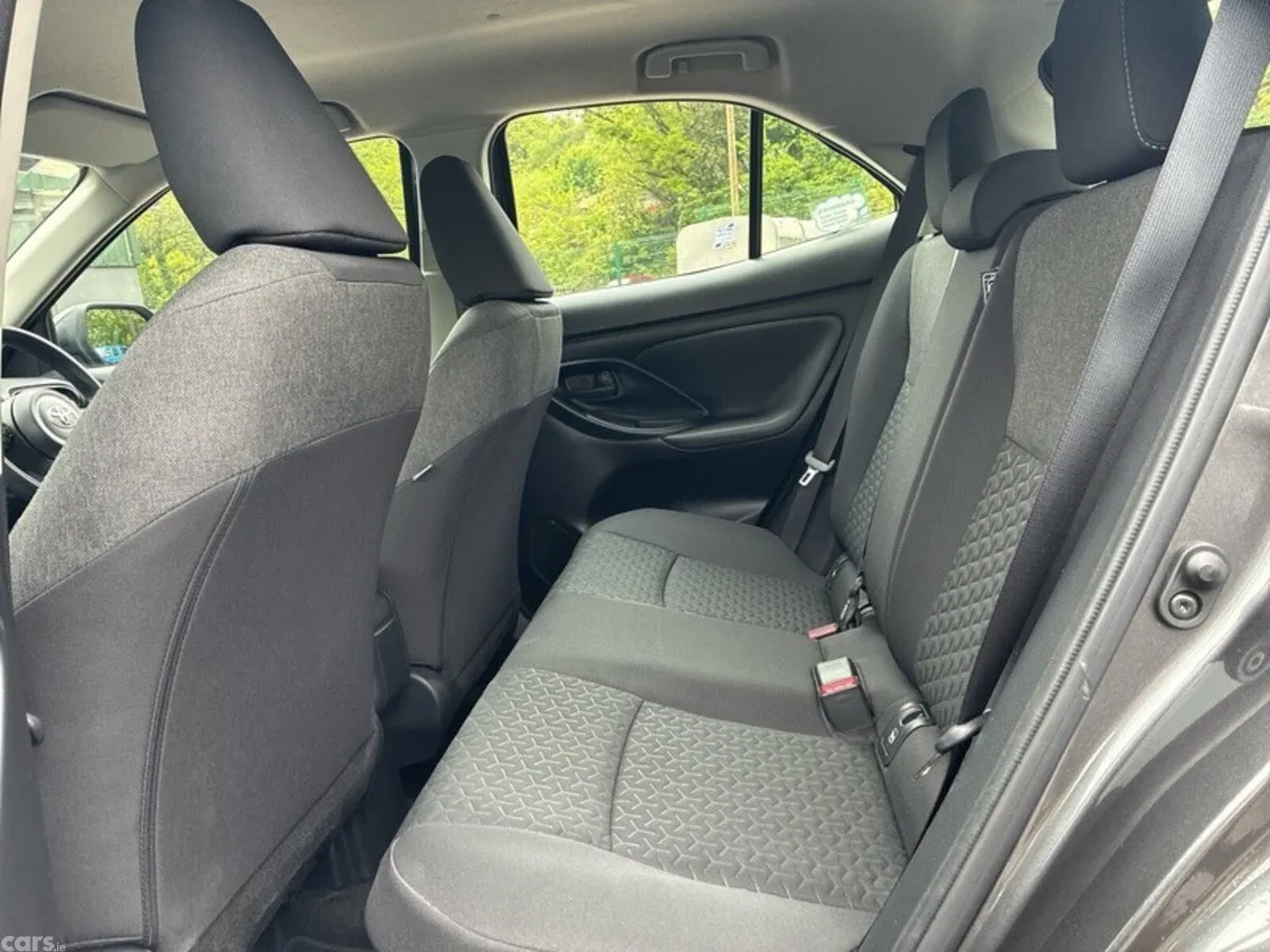 Toyota Yaris Cross Hatchback, Petrol Hybrid, 2024, Grey
